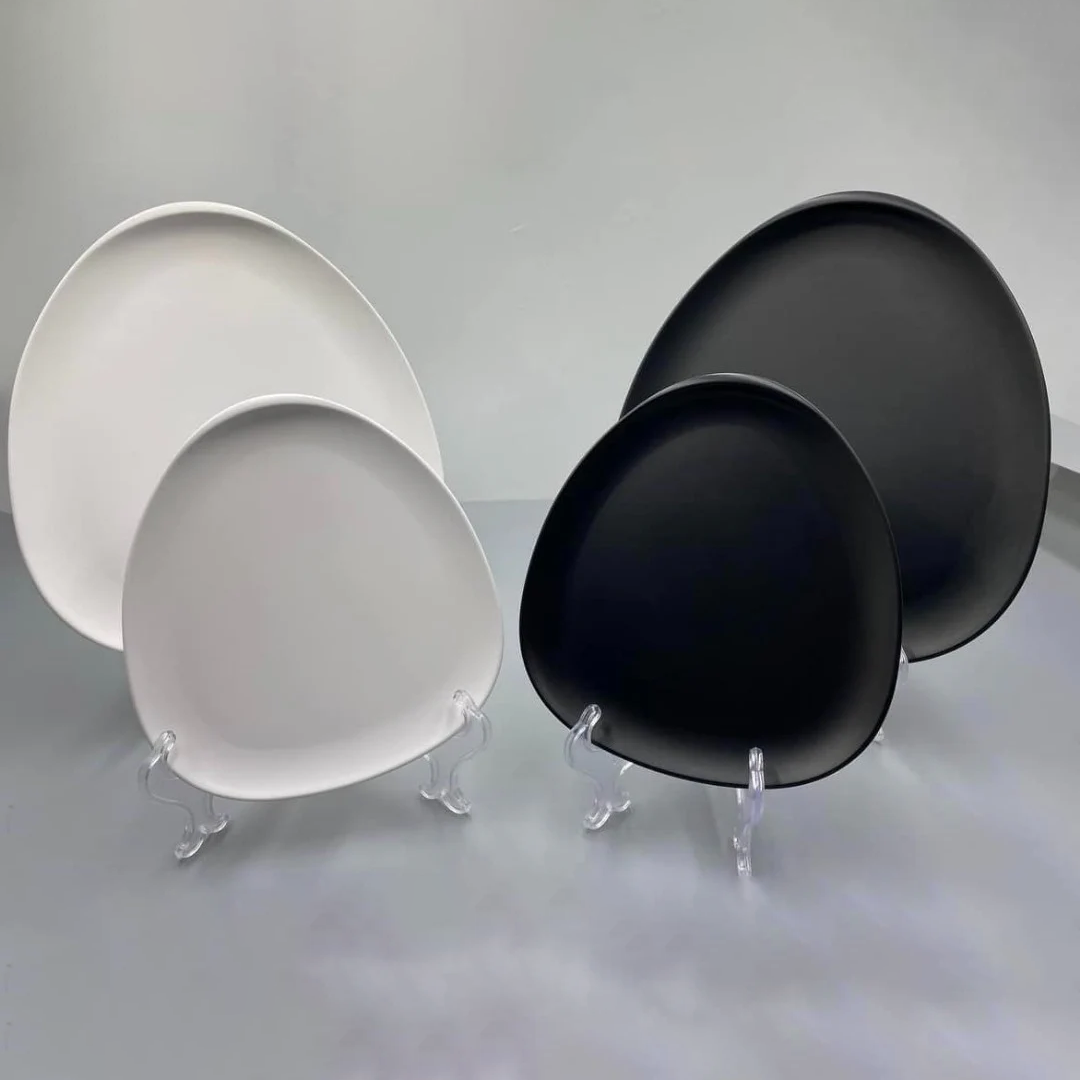 Assiettes et plats en mélamine